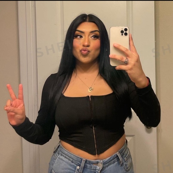 NWOT SHEIN SHEIN Privé Hook And Eye Asymmetrical Hem Crop Tee black small - Picture 11 of 11